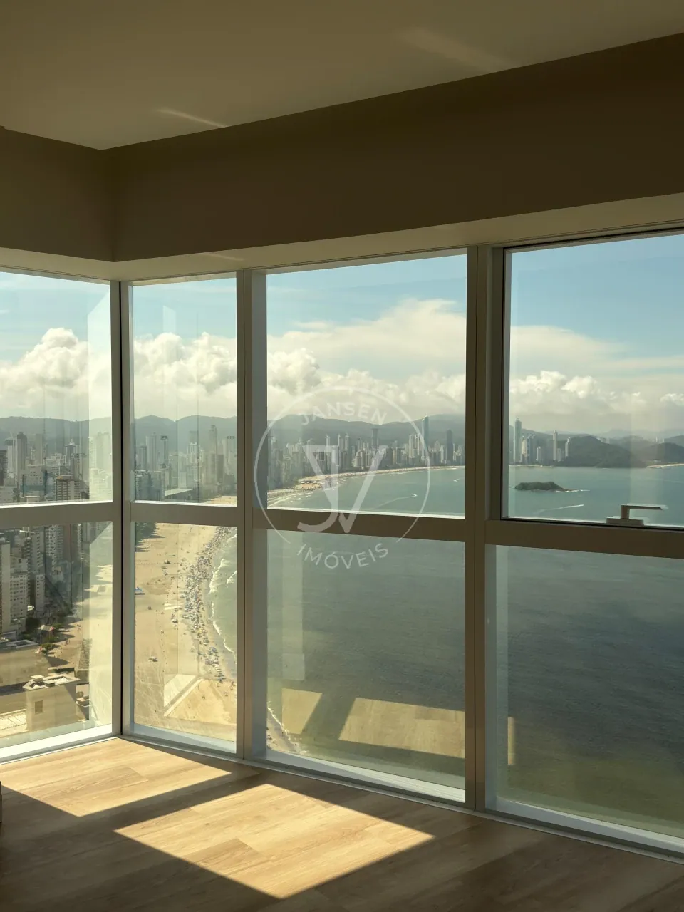 Apartamento No Edifício One Tower Balneário Camboriú - foto 1 de 9