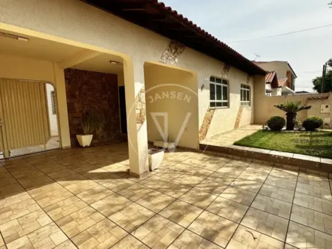 Casa à Venda Na Av Dos Estudantes Em Ibiporã
