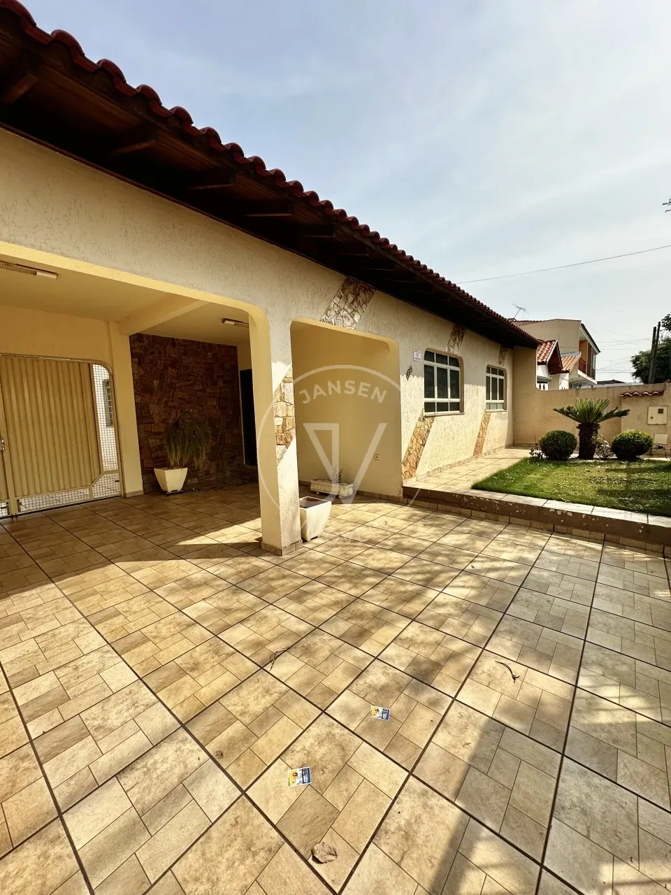 Casa à Venda Na Av Dos Estudantes Em Ibiporã - foto 1 de 16