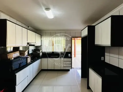 Casa à Venda No Centro De Jataizinho