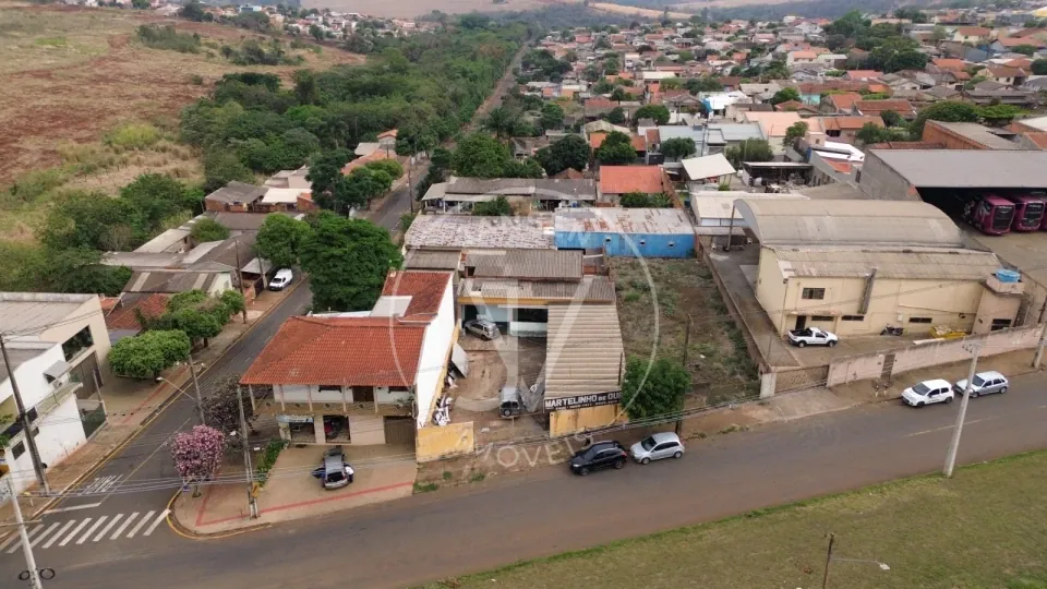 Casa com Barracão comercial - foto 25 de 31