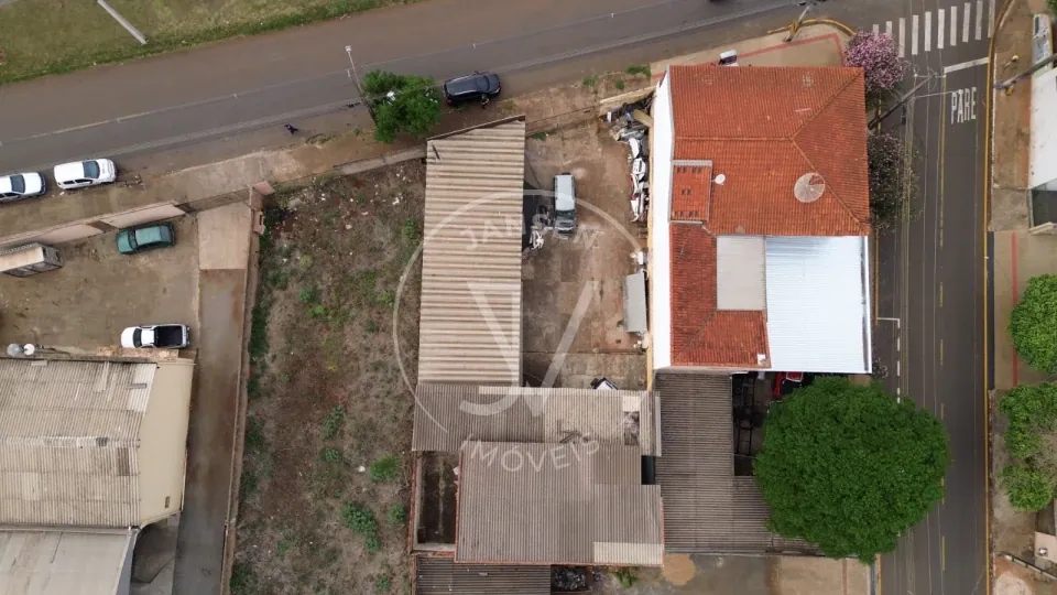 Casa com Barracão comercial - foto 28 de 31
