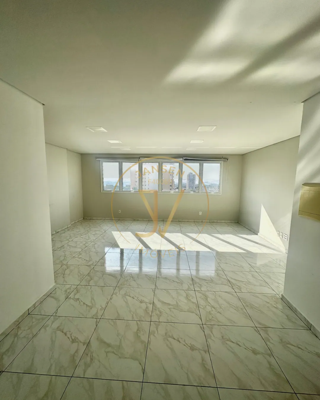 Sala Comercial à Venda Torre D’italia No Centro De Ibiporã - foto 1 de 16