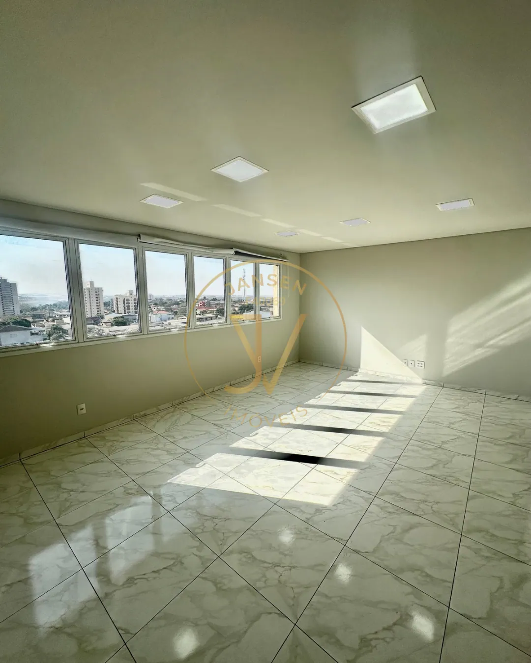 Sala Comercial à Venda Torre D’italia No Centro De Ibiporã - foto 2 de 16