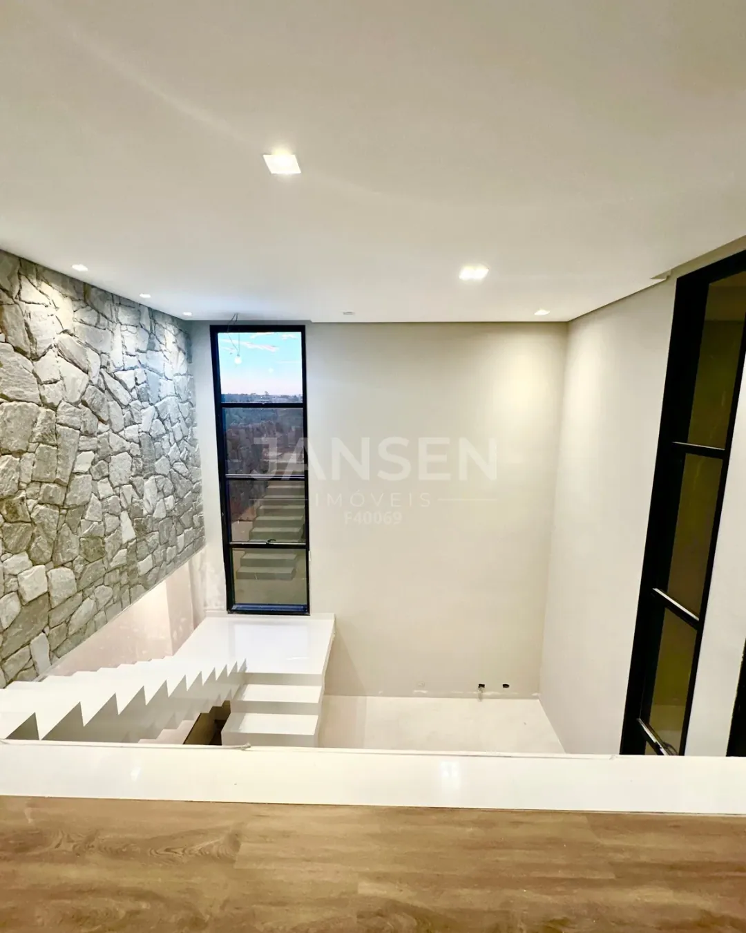 Sobrado com cinema e piscina com borda infinita a venda no Condominio Royal Boulevard Ibiporã - foto 13 de 23