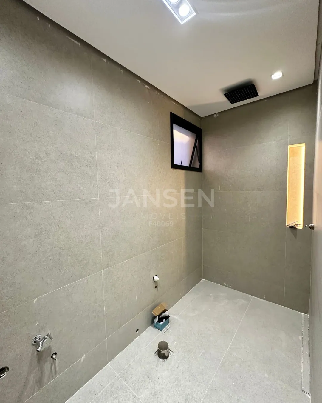 Sobrado com cinema e piscina com borda infinita a venda no Condominio Royal Boulevard Ibiporã - foto 14 de 23