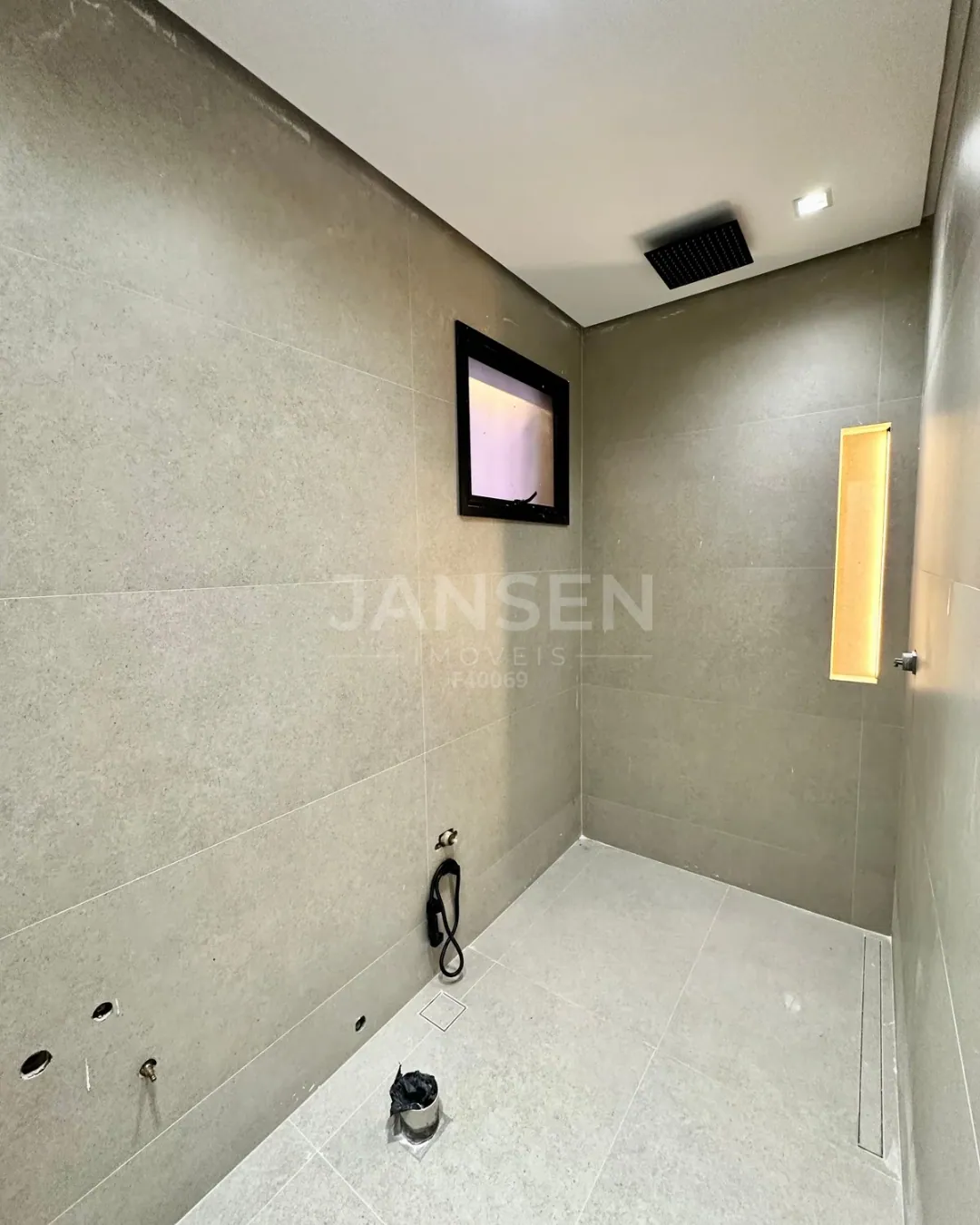 Sobrado com cinema e piscina com borda infinita a venda no Condominio Royal Boulevard Ibiporã - foto 18 de 23