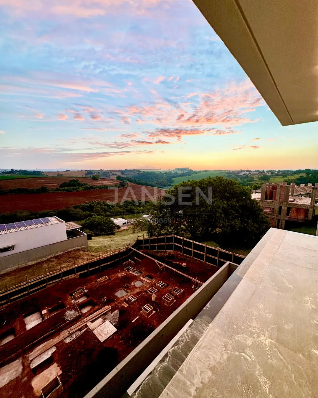 Sobrado com cinema e piscina com borda infinita a venda no Condominio Royal Boulevard Ibiporã - foto 19 de 23