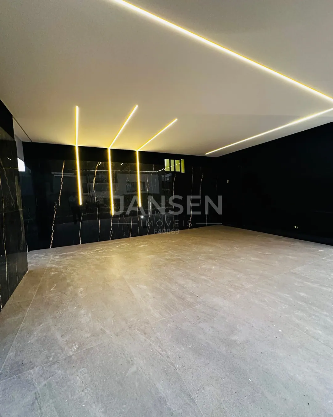 Sobrado com cinema e piscina com borda infinita a venda no Condominio Royal Boulevard Ibiporã - foto 21 de 23