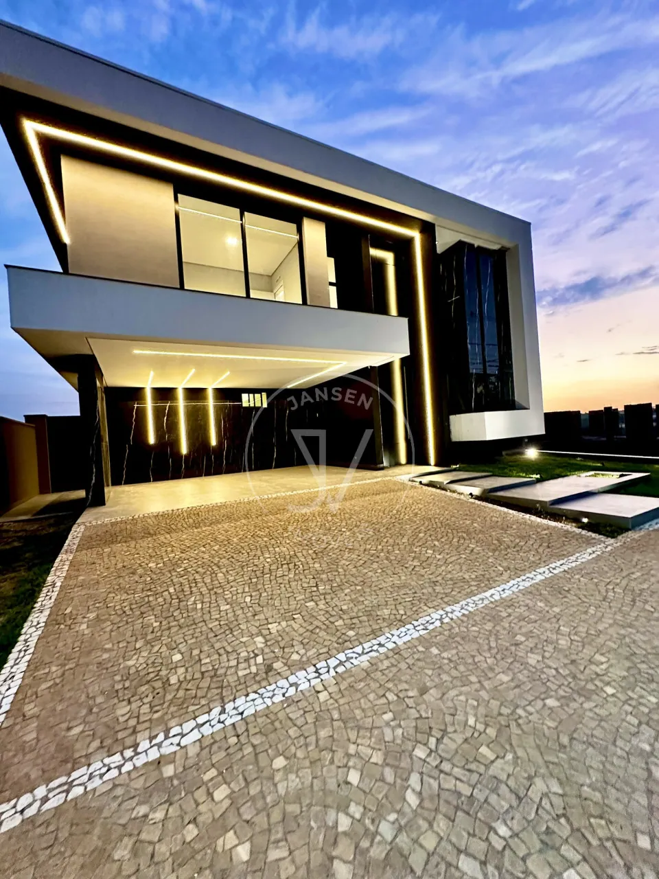 Sobrado com cinema e piscina com borda infinita a venda no Condominio Royal Boulevard Ibiporã - foto 3 de 23