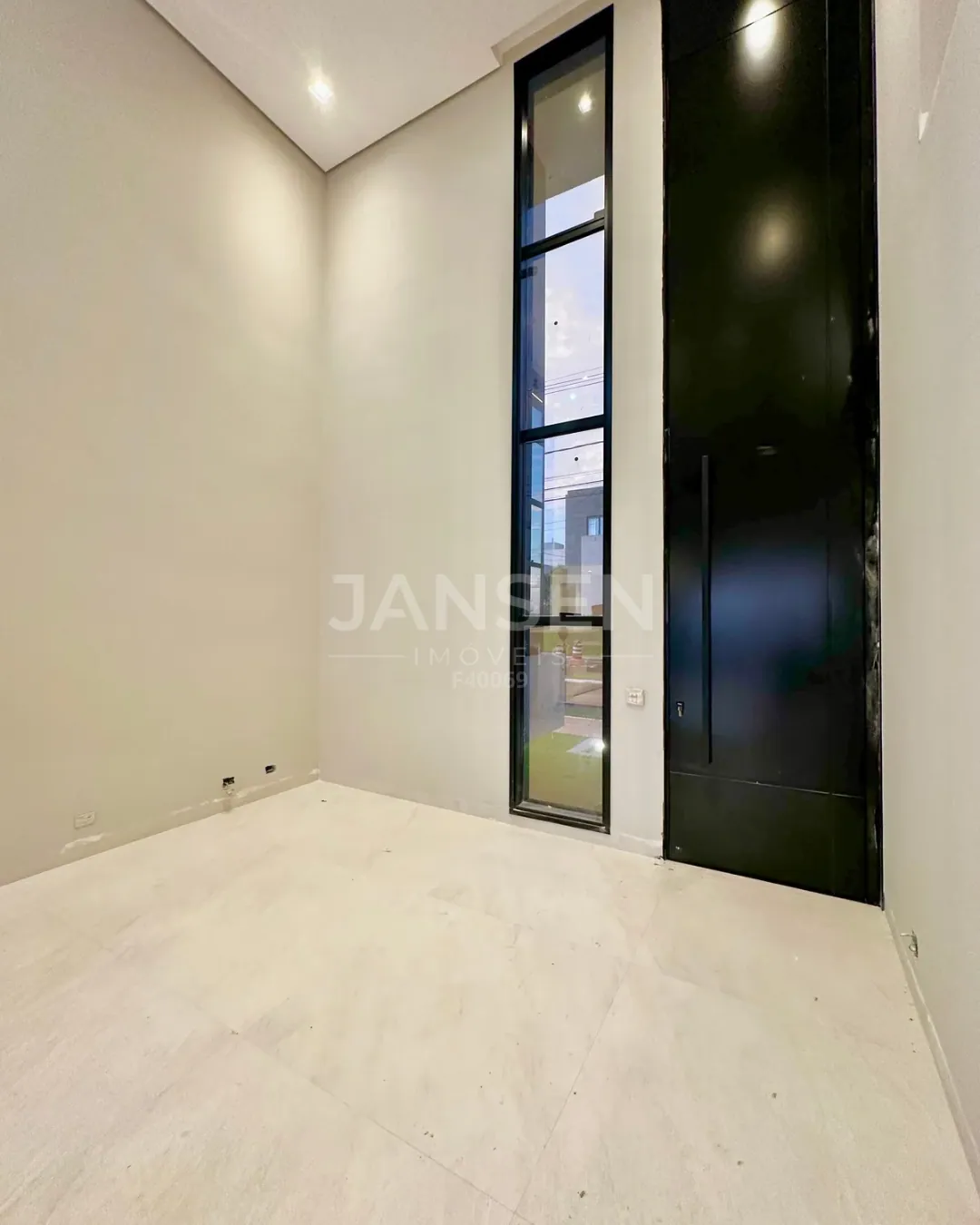 Sobrado com cinema e piscina com borda infinita a venda no Condominio Royal Boulevard Ibiporã - foto 4 de 23