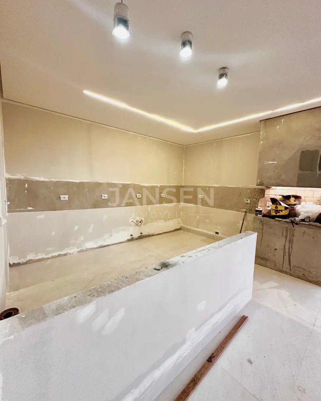 Sobrado com cinema e piscina com borda infinita a venda no Condominio Royal Boulevard Ibiporã - foto 8 de 23